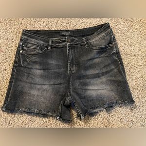 Women’s Judy Blue black cut off shorts.  Size large